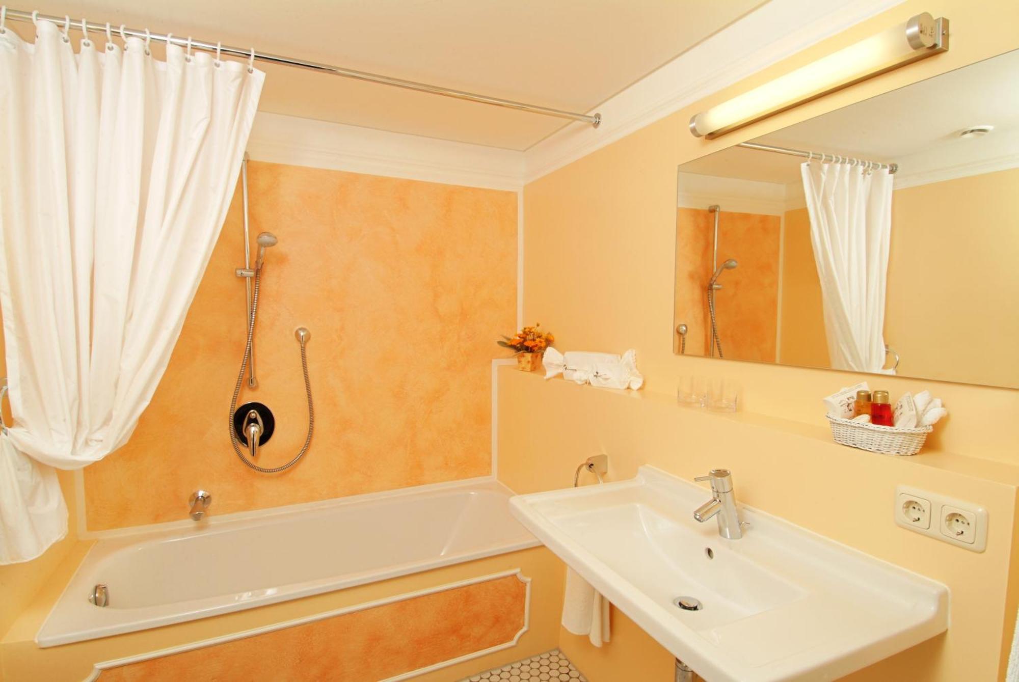 Hotel Leicht Biebelried Ngoại thất bức ảnh