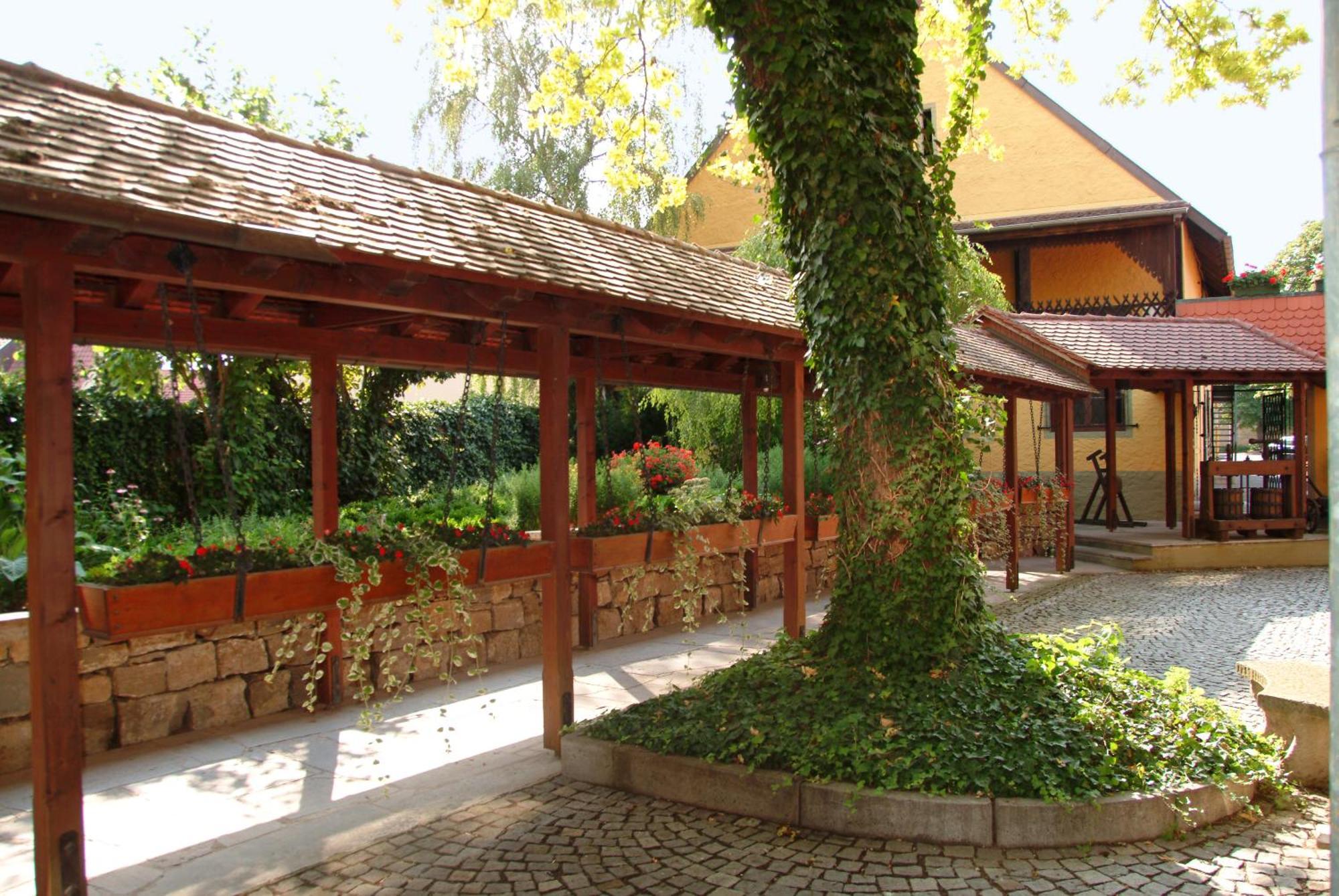 Hotel Leicht Biebelried Ngoại thất bức ảnh