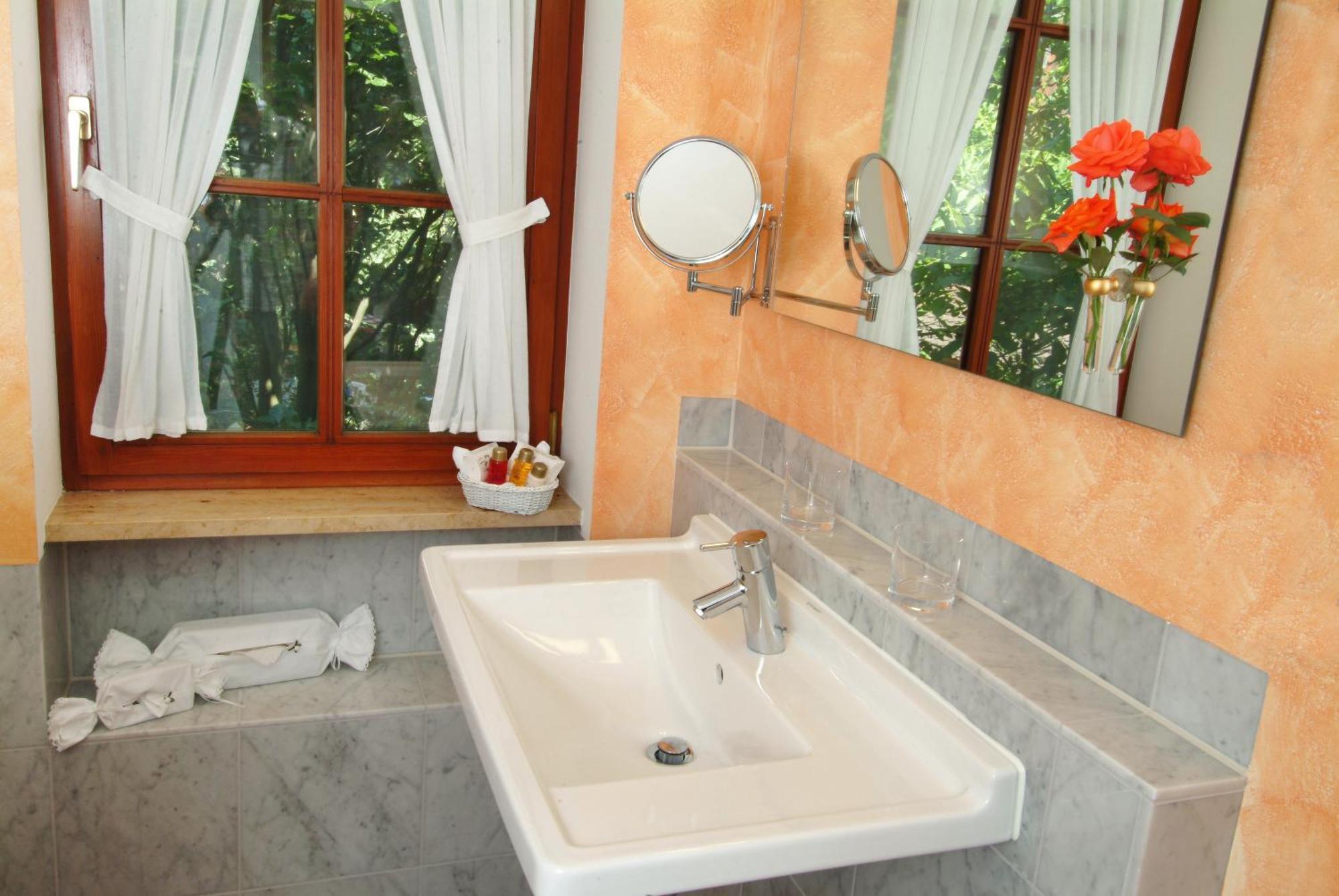 Hotel Leicht Biebelried Ngoại thất bức ảnh