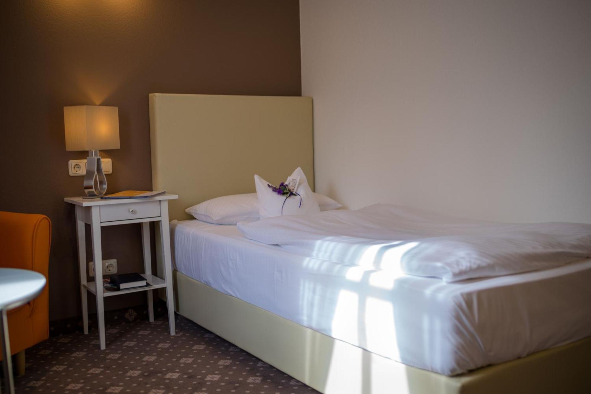 Hotel Leicht Biebelried Ngoại thất bức ảnh